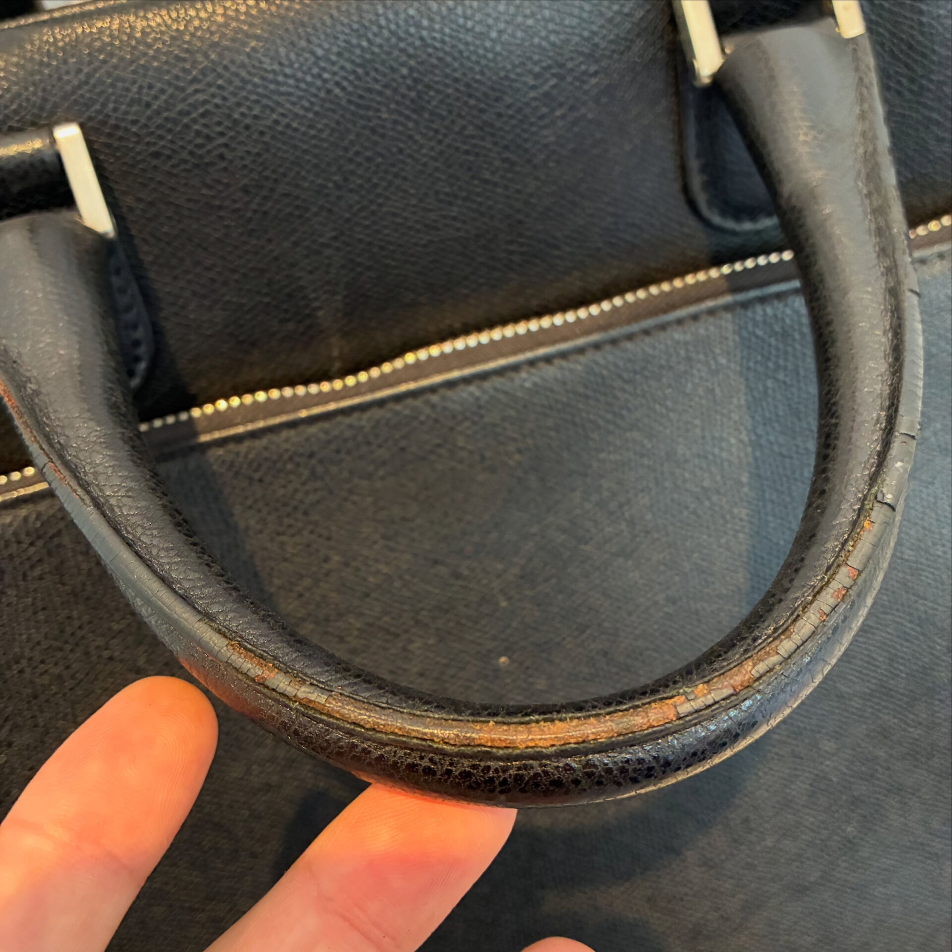 ヴァレクストラ コバ補修とバッグケア